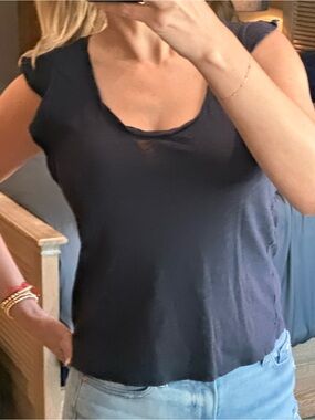 2/$10 or 3/$12 ❤️ Express Navy Scoop Neck Flutter Sleeve Top